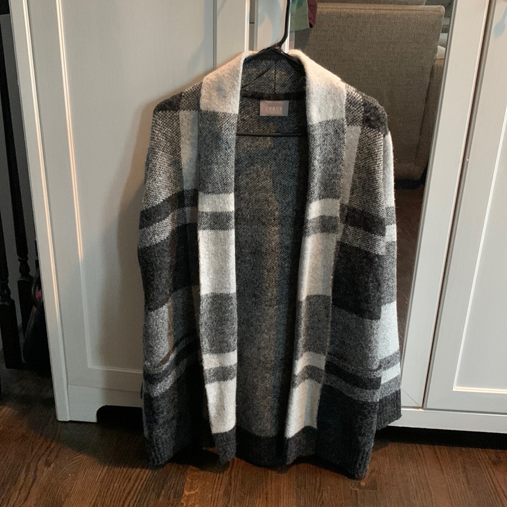 Cyrus Size Small Gray plaid sweater